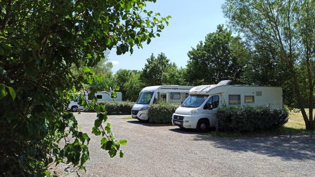 Camping-cars stationnés à l'aire de Rodez