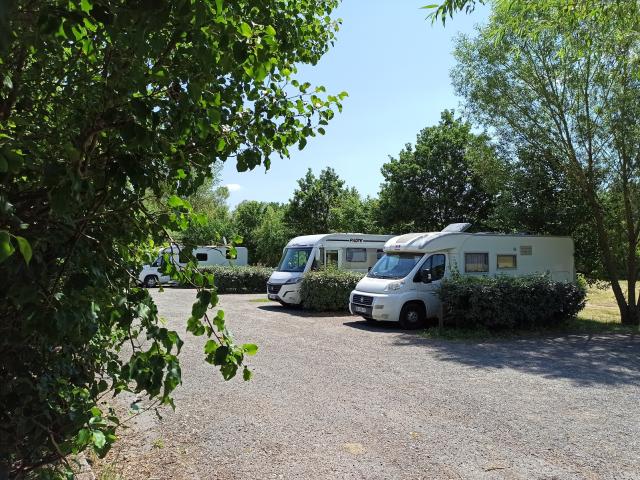 Camping-cars stationnés à l'aire de Rodez