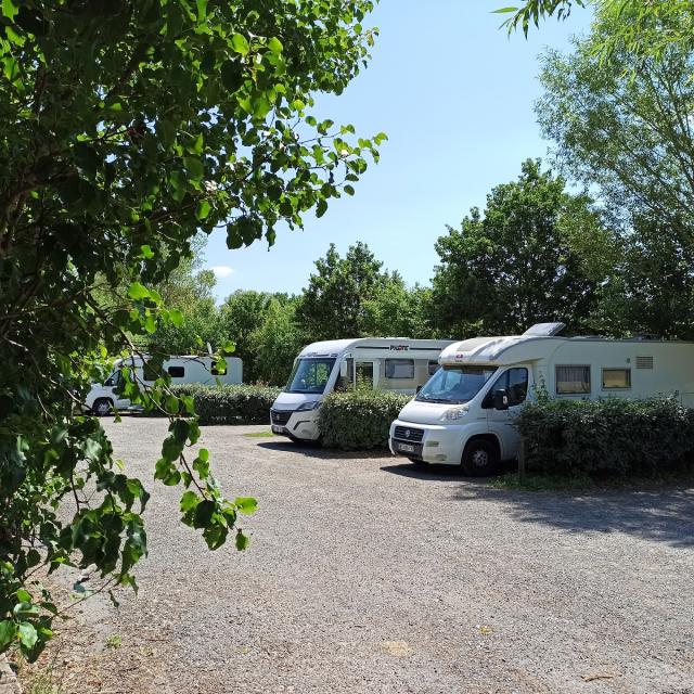 Camping-cars stationnés à l'aire de Rodez