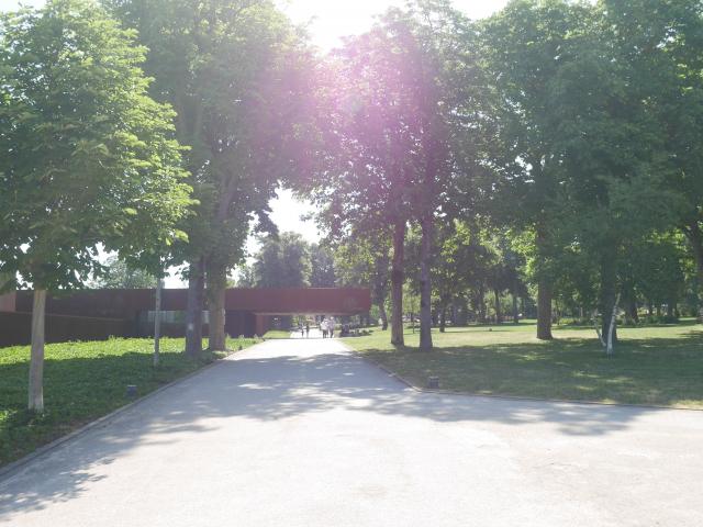 Dans le jardin du musée Soulages