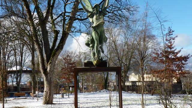 Jardin public sous la neige