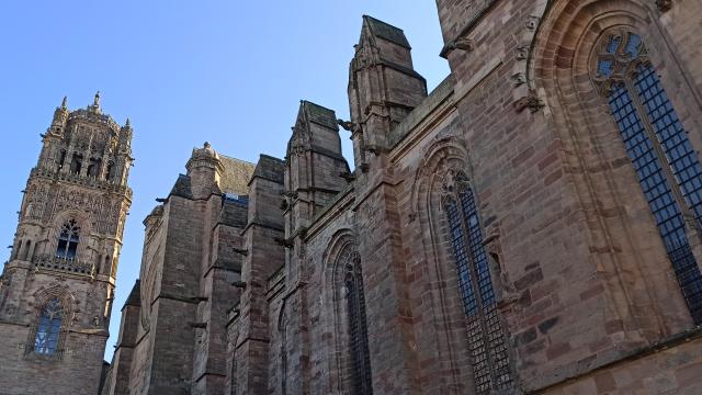 La cathédrale vue de la rue Frayssinous