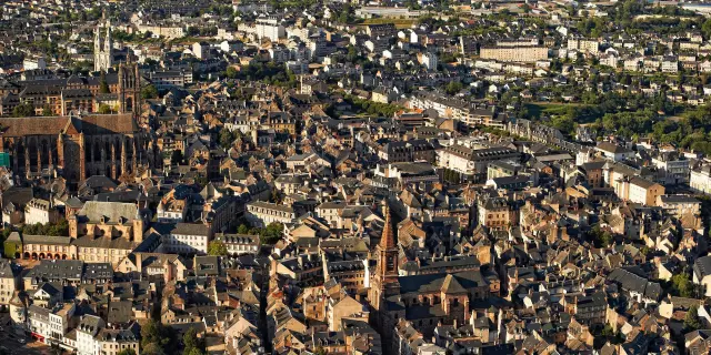 Panoramique avec la cathédrale et l'église Saint-Amans