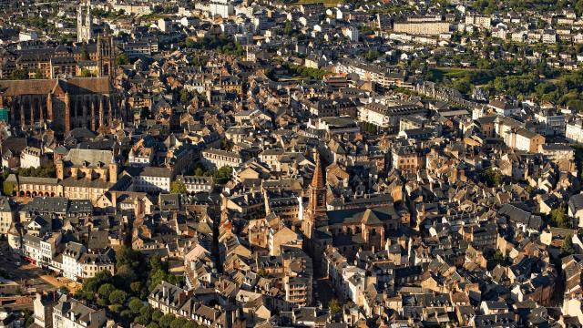 Panoramique avec la cathédrale et l'église Saint-Amans