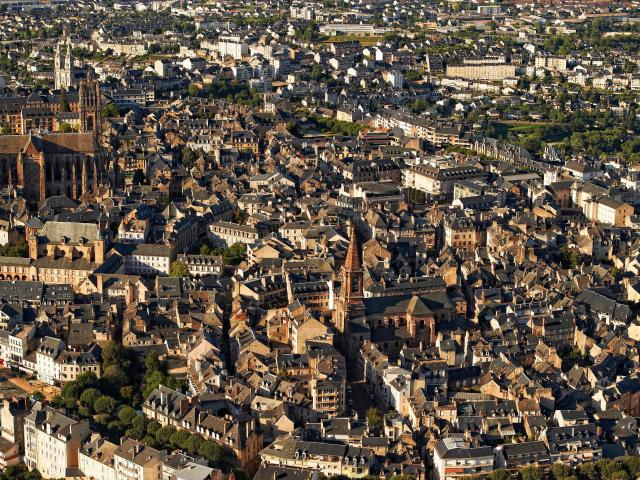 Panoramique avec la cathédrale et l'église Saint-Amans