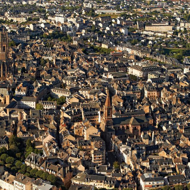 Panoramique avec la cathédrale et l'église Saint-Amans