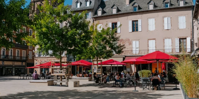 Terrasses de restaurants, place de la Cité