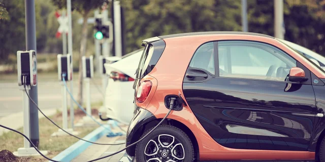 Borne de recharge pour véhicules électriques